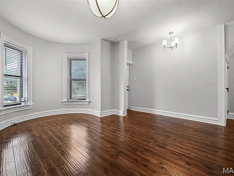 4629 Washington Ave — Photo 4