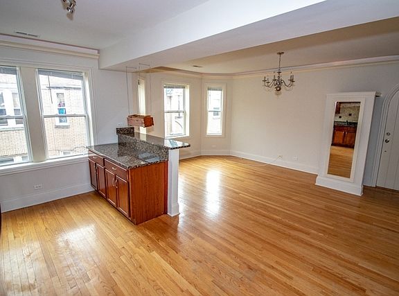 3rd image of 6321 N Artesian Ave APT 3E