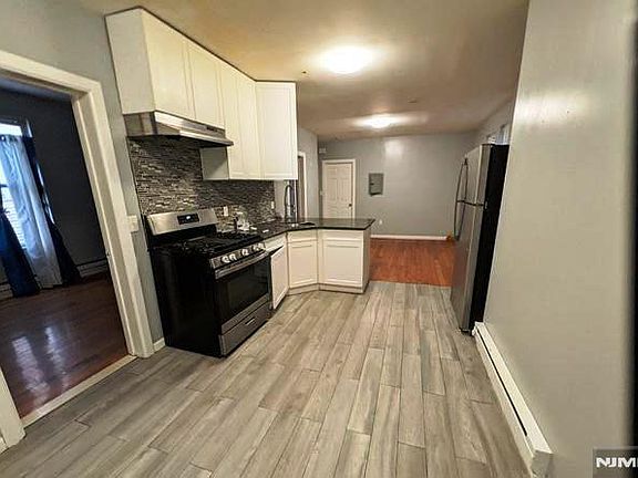4th image of 25 Maple Ave