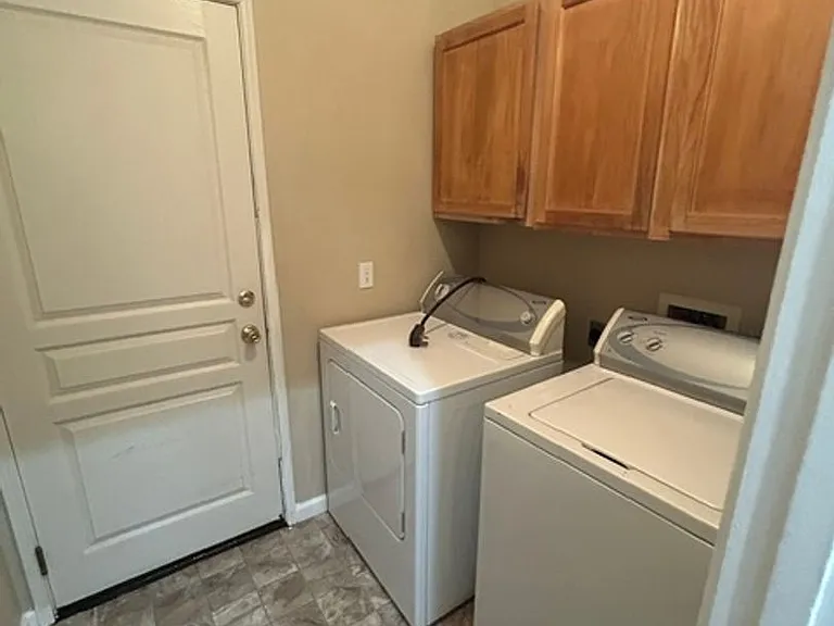 814 W James Ct — Photo 16