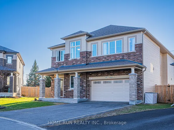 110 Discovery Cres, Ottawa, ON K2S 0Z9