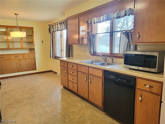 4th image of 3002 Sherwood Dr