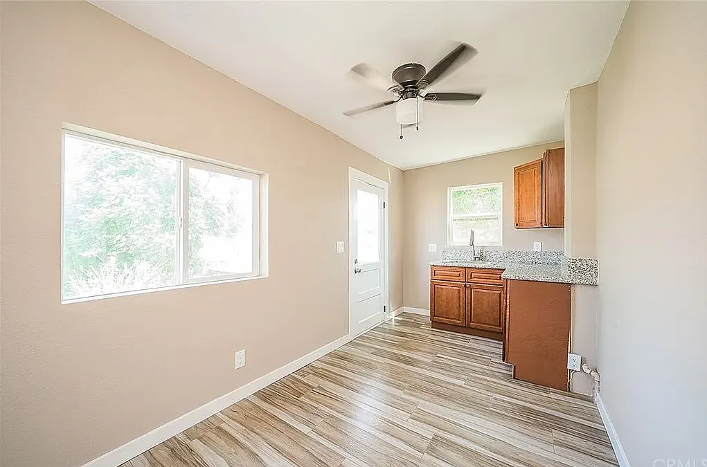 Studio, 300 sqft, $1,100 — Photo 1