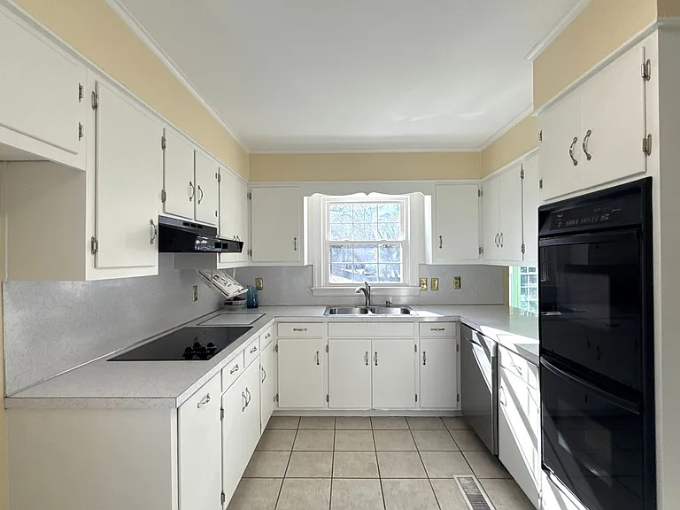 218 Fairway Dr — Photo 13