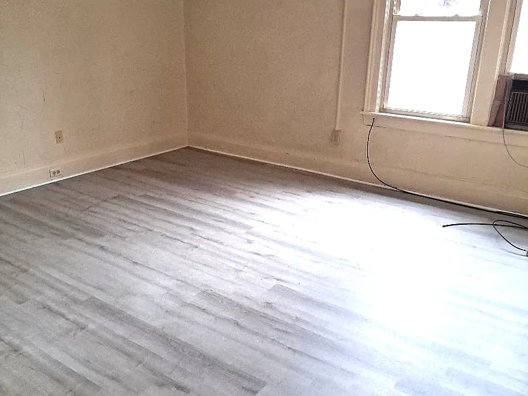323-325 W Otterman St #2 — Photo 6