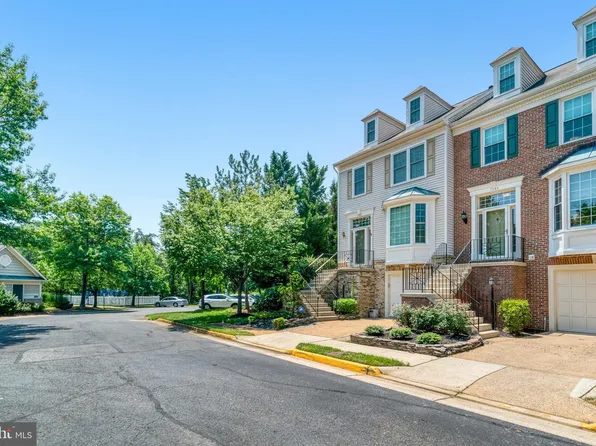 7044 Fieldhurst Ct, Alexandria, VA 22315