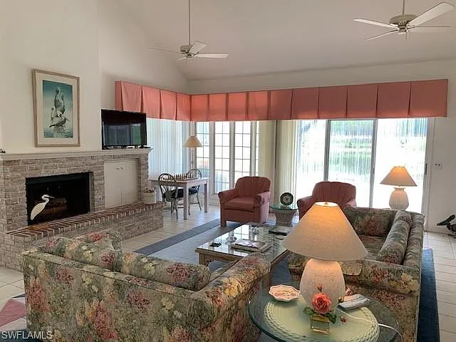 611 Bridgeway Ln — Photo 7