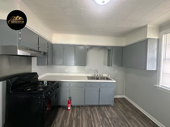 5th image of 734 Hall St