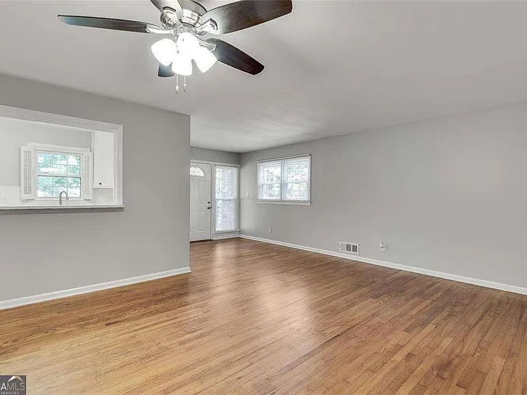 799 Marstevan Dr NE — Photo 10