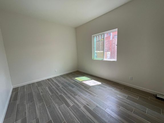 4th image of 1437 E Washington Ave