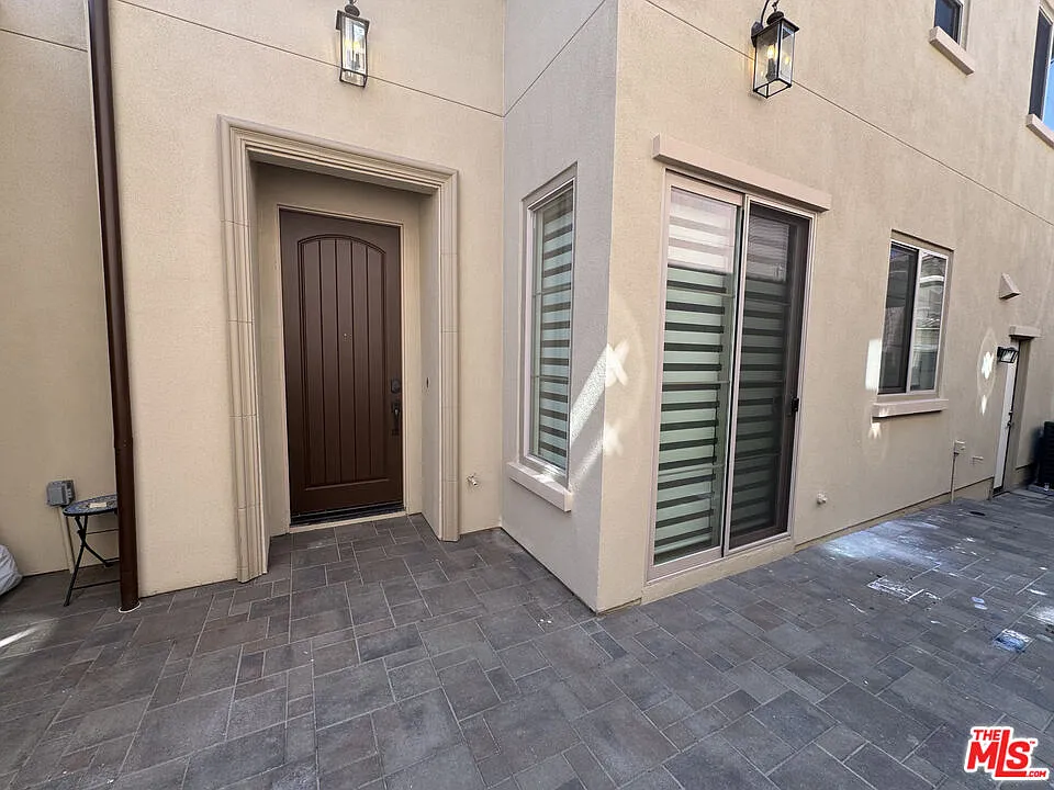 3 bed, 2.5 bath, 1703 sqft, $4,700 — Photo 3