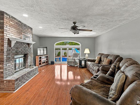 5th image of 1505 W Brewster Rd