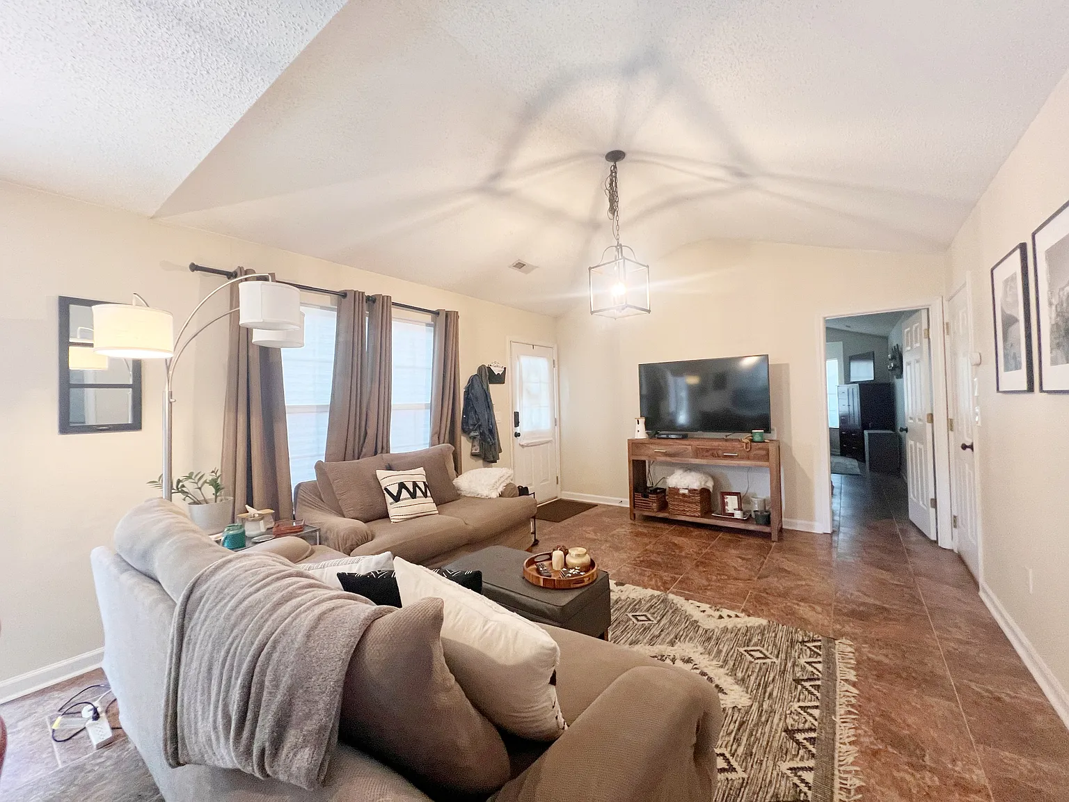 3 bed, 1310 sqft, $1,950 — Photo 4