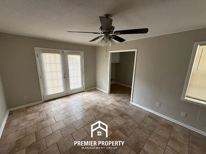 3 bed, 2.0 bath, 1286 sqft, $1,395 — Photo 3