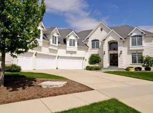 3811 Royal Dornach Ct, Naperville, IL 60564