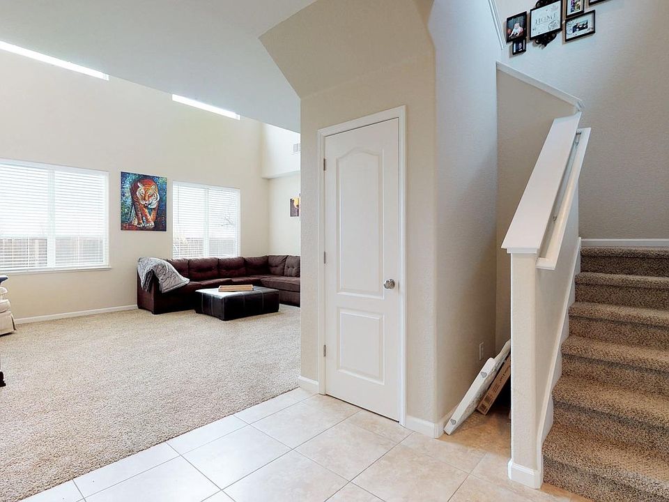 1st image of 1461 Paddington Way