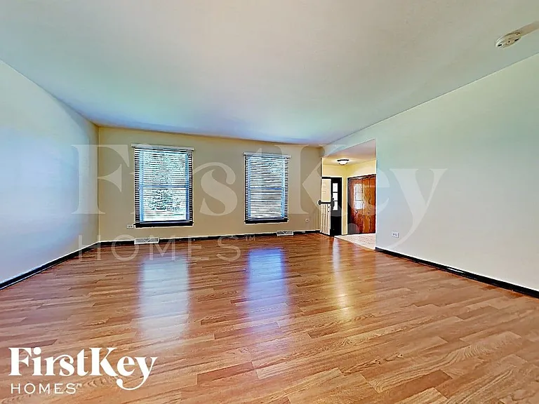 22600 Amy Dr — Photo 3