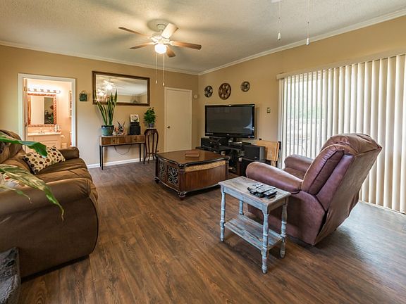 3rd image of 113 Rebecca Dr