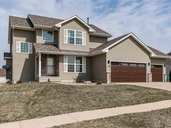 2035 Hillside Dr, Ely, IA 52227
