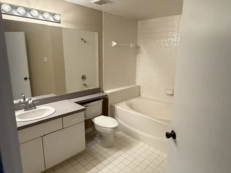 5536 Metrowest Blvd #8201 — Photo 14