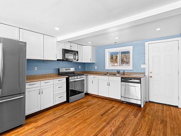 3rd image of 192 E Spring St