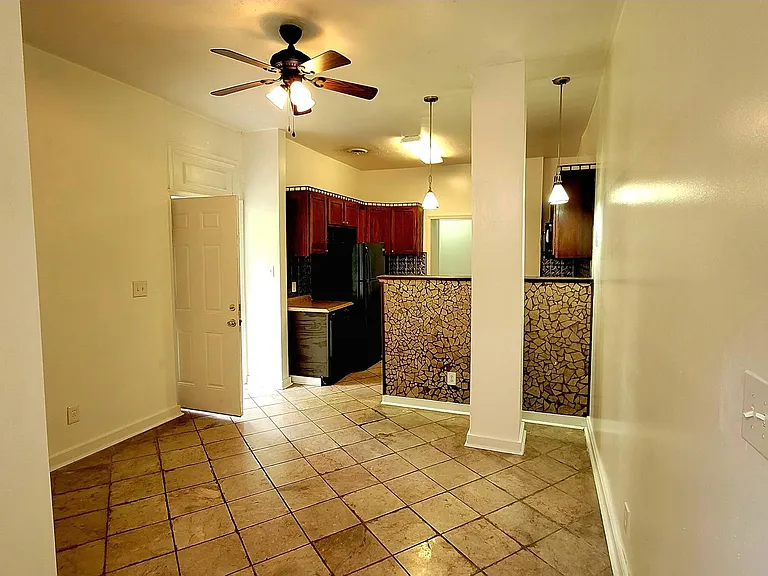 3105 E Marshall St — Photo 8