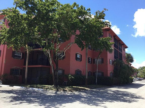 5th image of 660 Tennis Club Dr APT 301