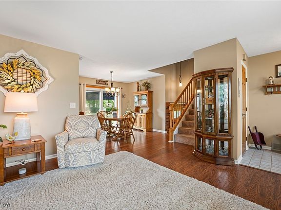 5th image of 36250 Hillcrest Dr