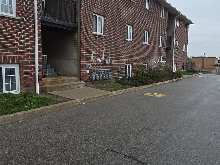 274 Highland Rd E #10 — Photo 21