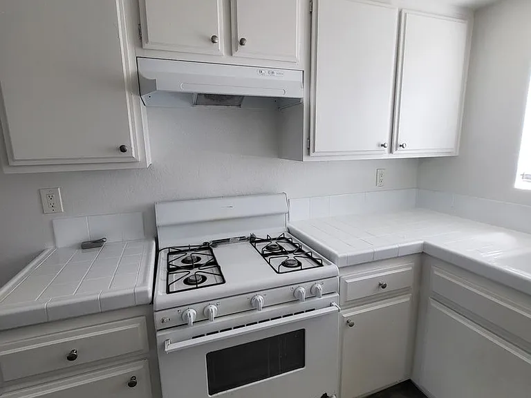 11702 York Avenue — Photo 13