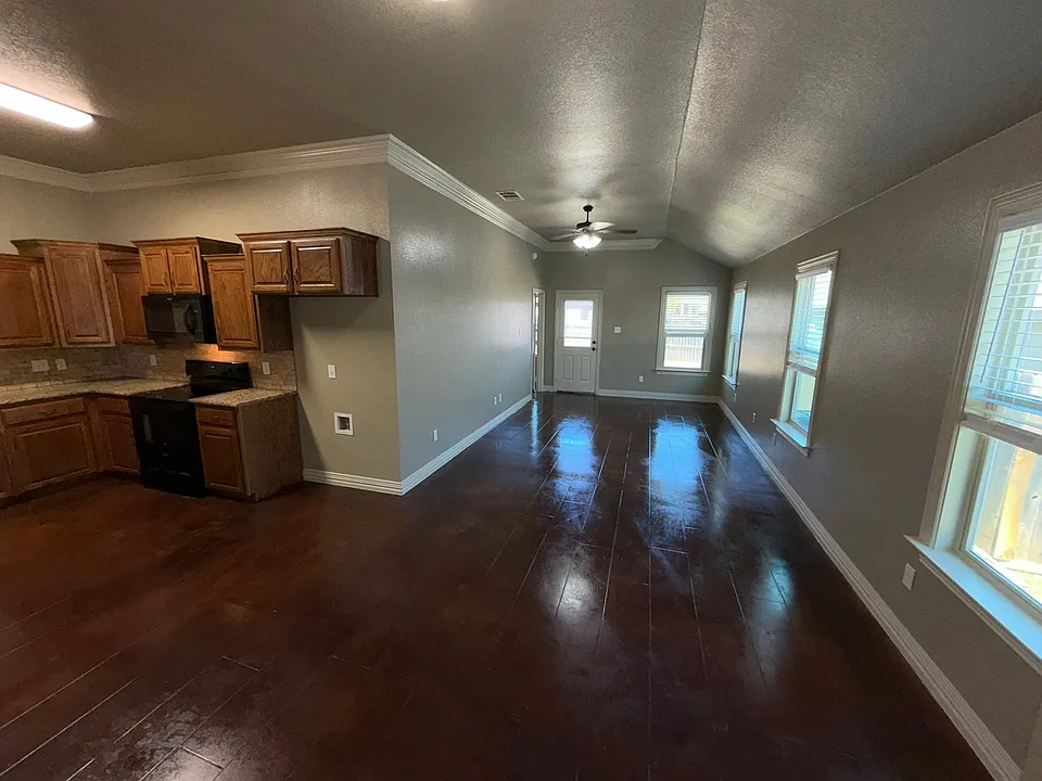 606 Ferrara Cir