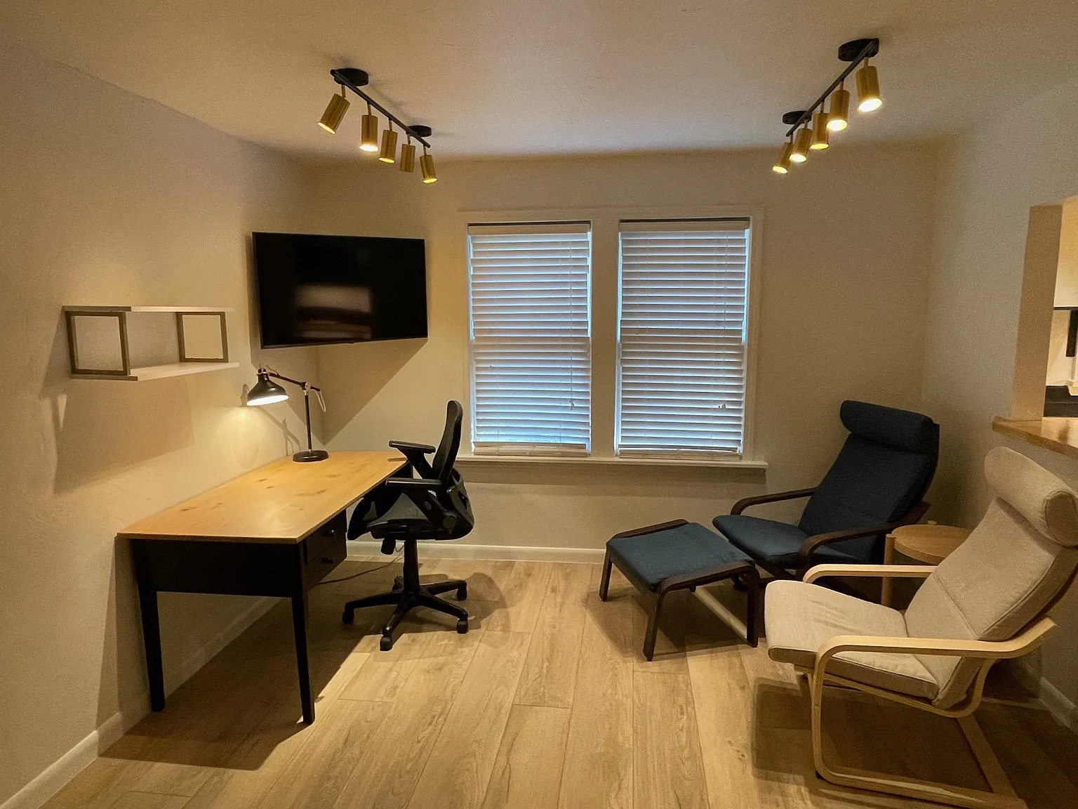 Studio, 400 sqft, $895 — Photo 1