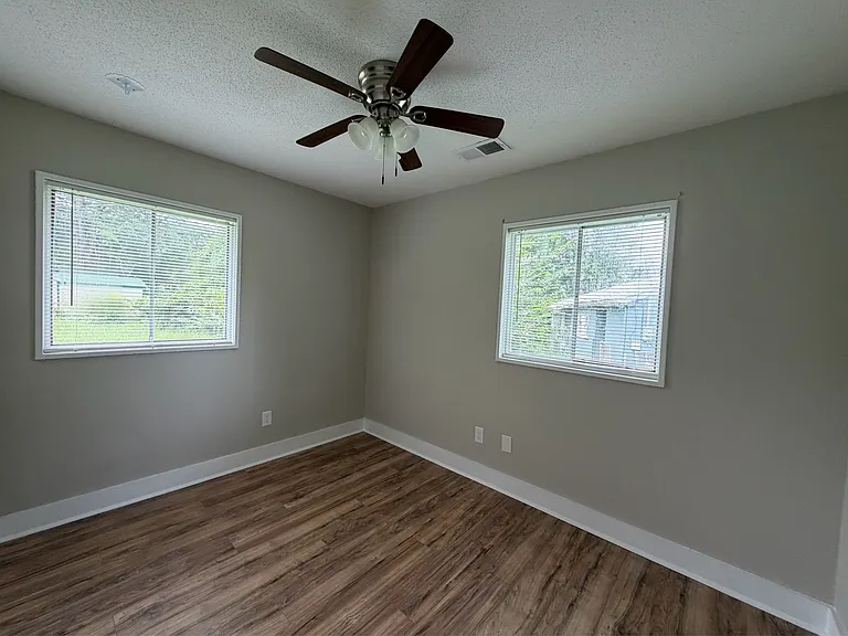 106 Whitney Ave NE — Photo 11