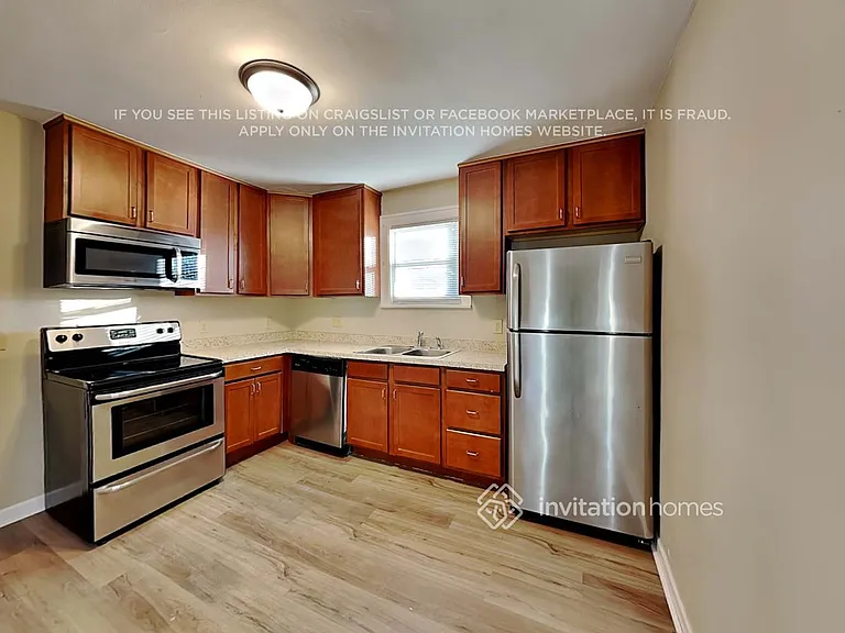 2200 Margaret St — Photo 9