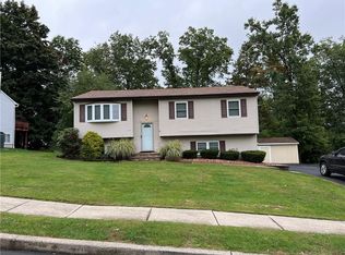 4 Van Keuren Ct, Monroe, NY 10950