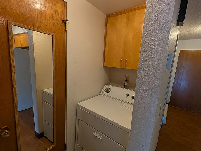 605 S Grand Ave — Photo 12
