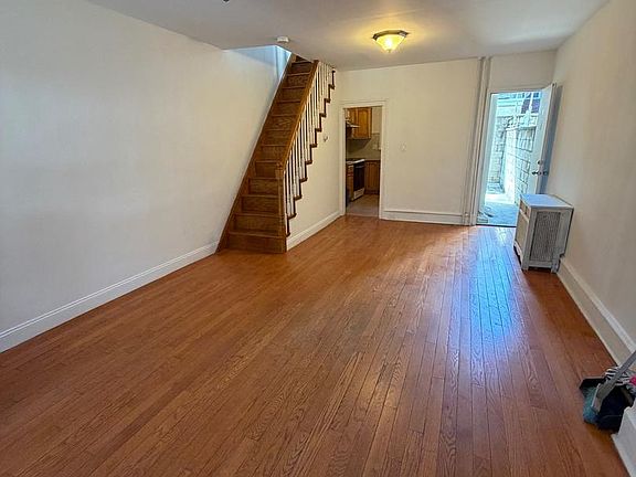 3rd image of 1828 Dudley St