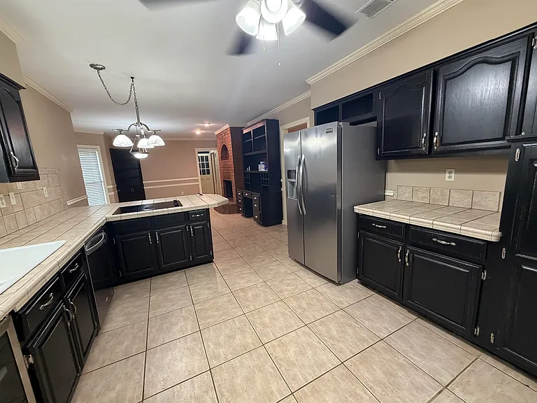 956 Rolling Oaks Ln — Photo 8