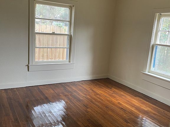 5th image of 3705 Hickory St