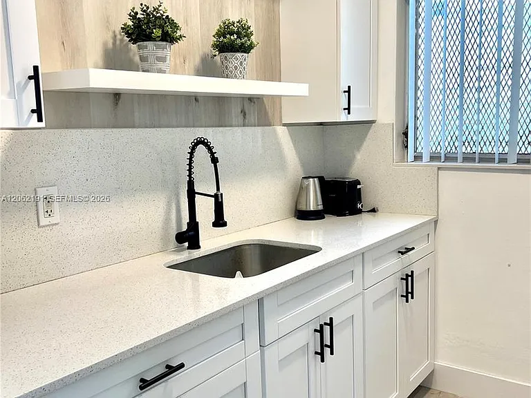 825 Euclid Ave #8 — Photo 4