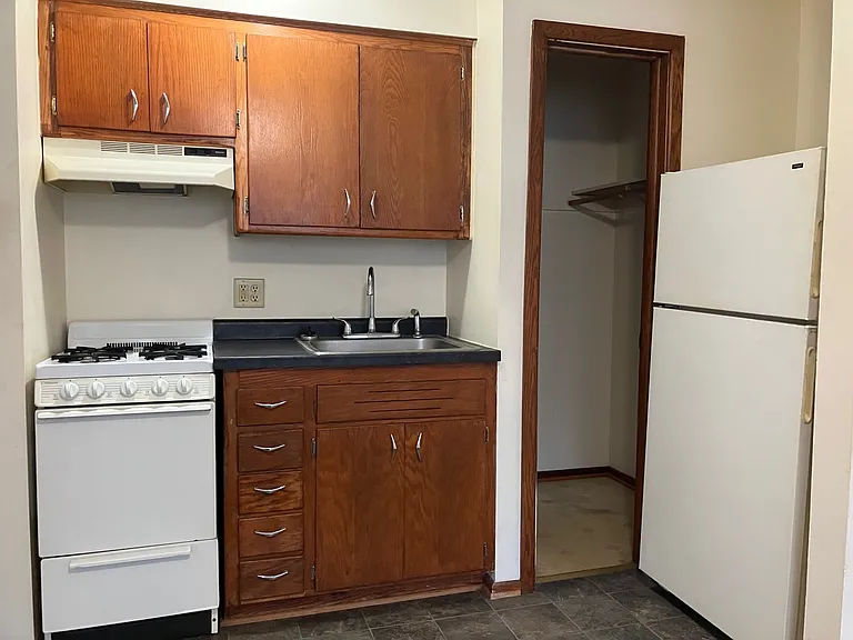 313 E Market St — Photo 3