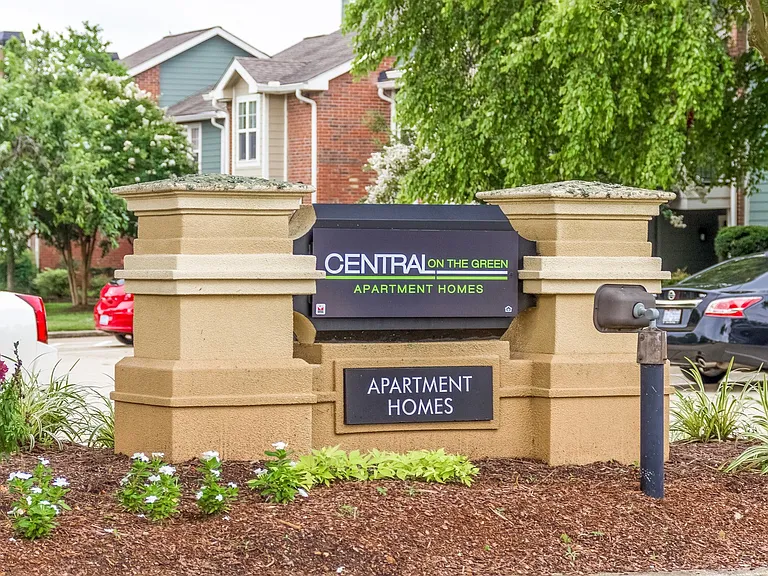 Central on the Green — Photo 18