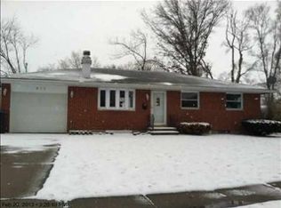 823 Oakdale Dr, Elkhart, IN 46517