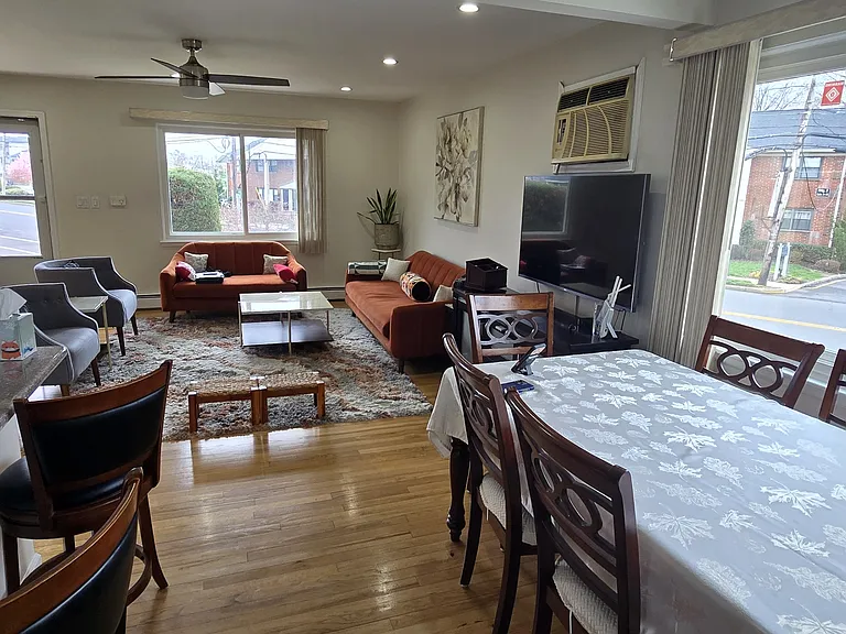 35 Universal Ave — Photo 8