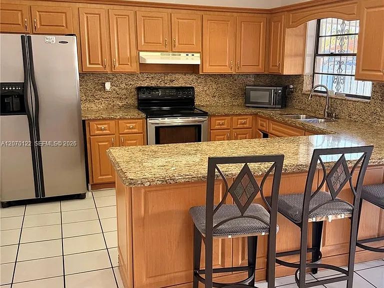 2219 SW 137th Pl — Photo 3
