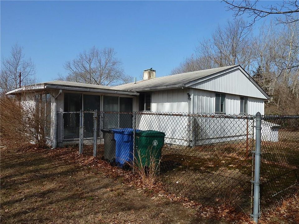 2nd image of 370 3rd Beach Rd