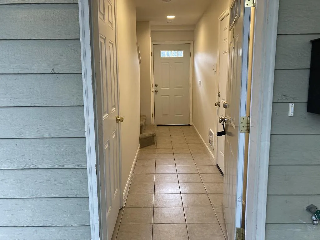 3240 S Edmunds St #B - 2 bedrooms — Photo 2