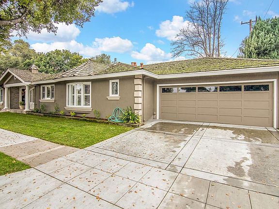 3rd image of 839 Garden Dr