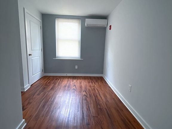 5th image of 2224 Summer St #10955442