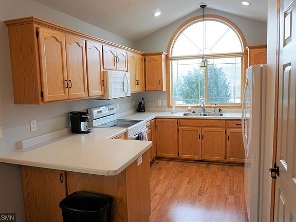 5th image of 325 Sunwood Park Dr